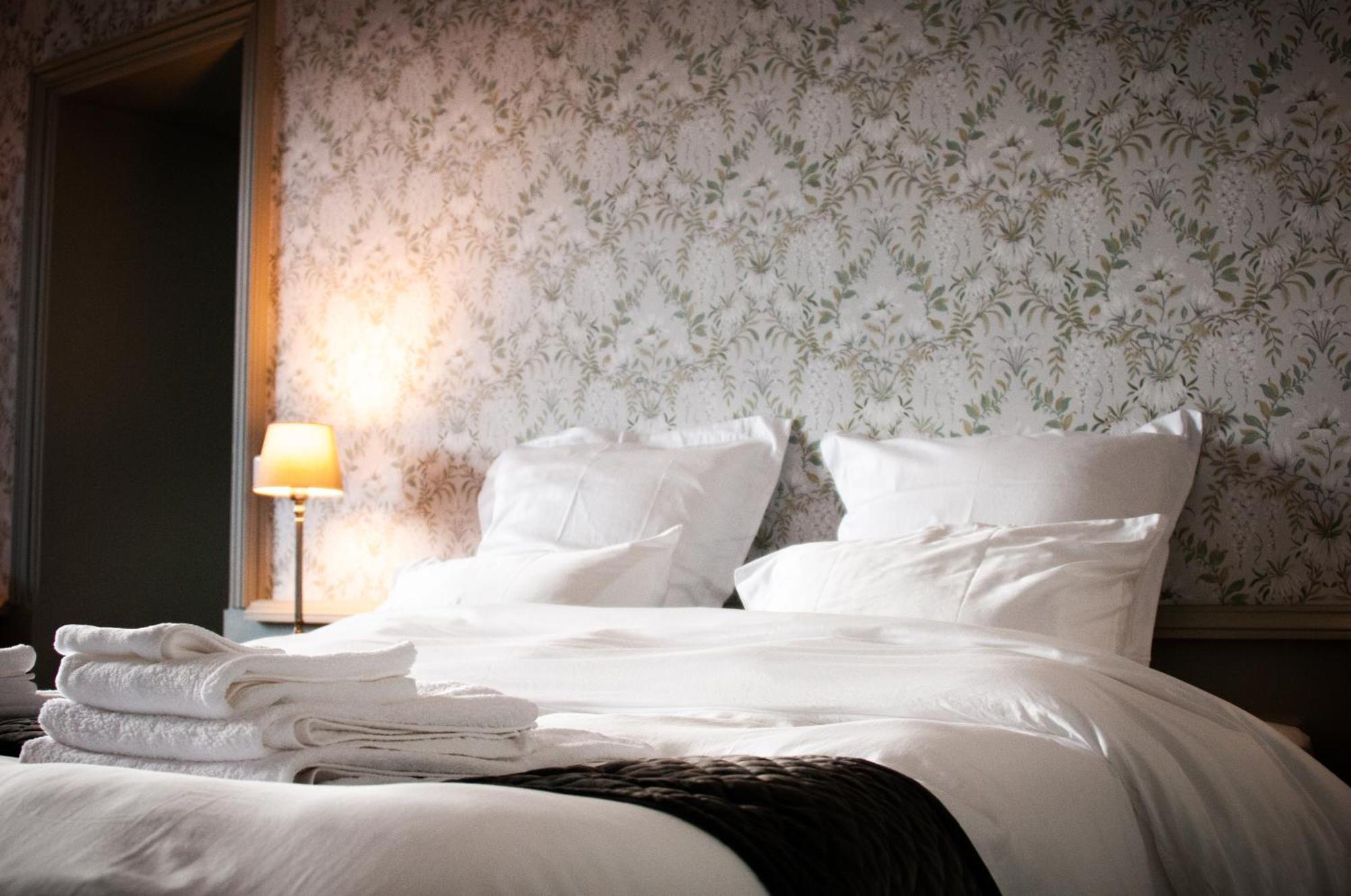 Domaine De La Briouse Bed and Breakfast Sanxay Exteriör bild