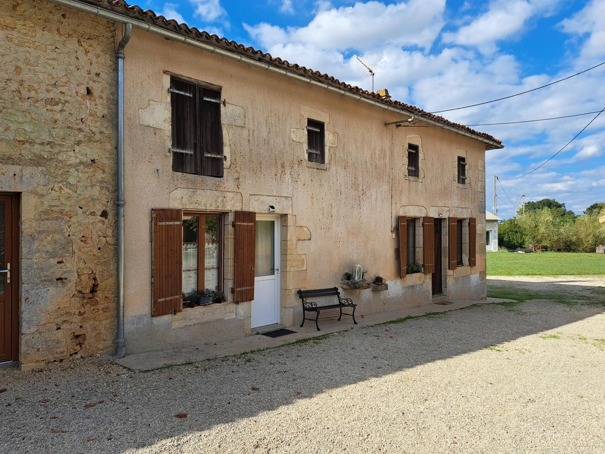 Domaine De La Briouse Bed and Breakfast Sanxay Exteriör bild